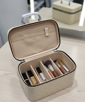 Handle-equipped makeup organizer bag