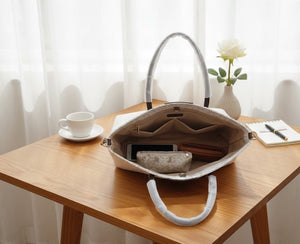 Bolso tote de monograma real